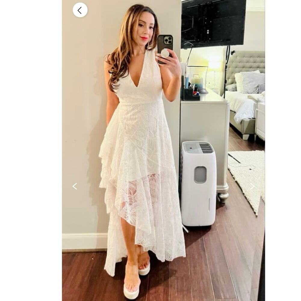 ONE33 SOCIAL White Lace Overlay Asymmetrical Hem Plunging Neckline Gown size 2